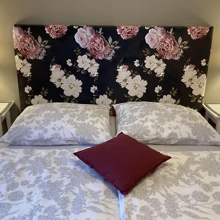 Lejlighed In Schwalbenhof Farm *