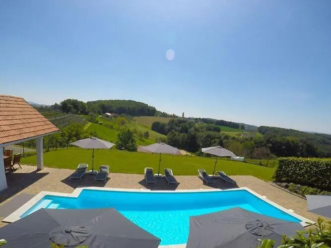 In Schwalbenhof Farm Apartment