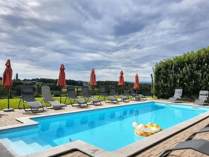 In Schwalbenhof Farm Apartment *