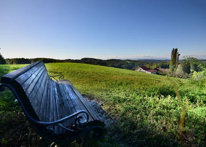 In Schwalbenhof Farm Apartment